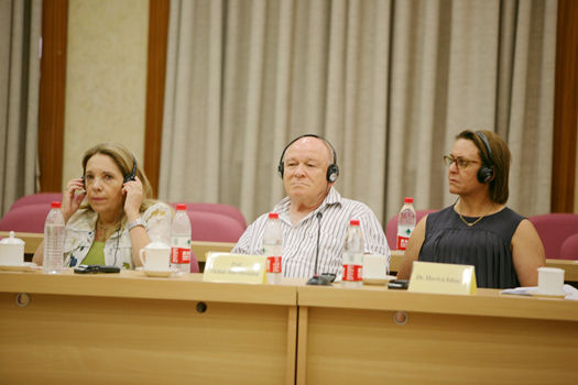 以色列学者妮茨阿•本-多夫,伊扎克•本-莫代海,哈维娃•伊沙伊(从左至右)